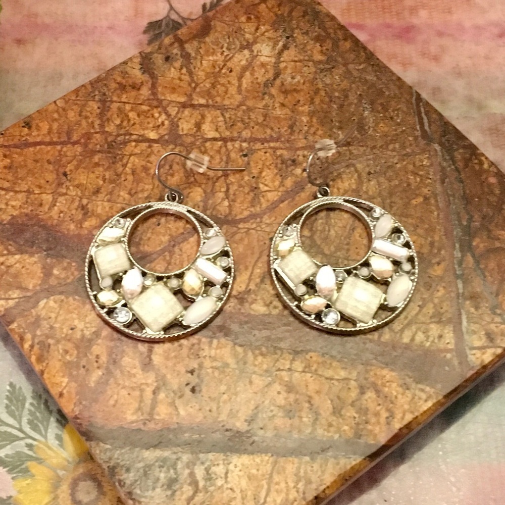 Vintage earrings with mother of pearl and ringtone accents